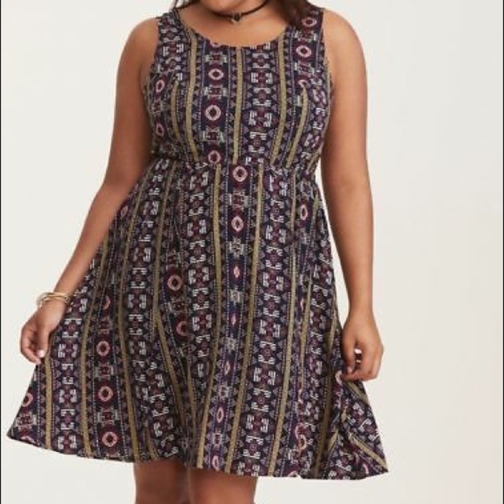 Torrid tie open back navy geometric print dress
